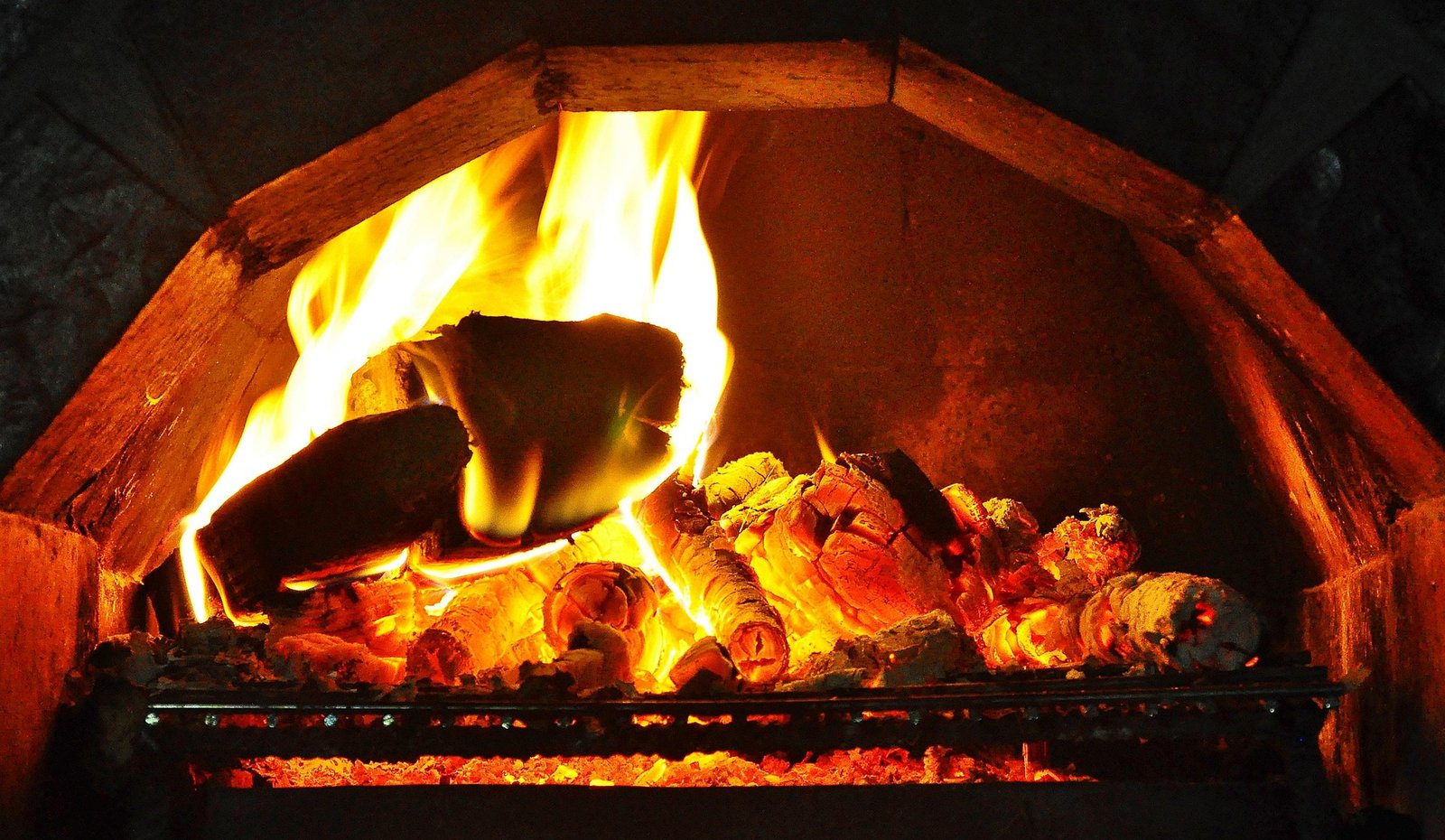 Heeta 600 Arc LB fireplace